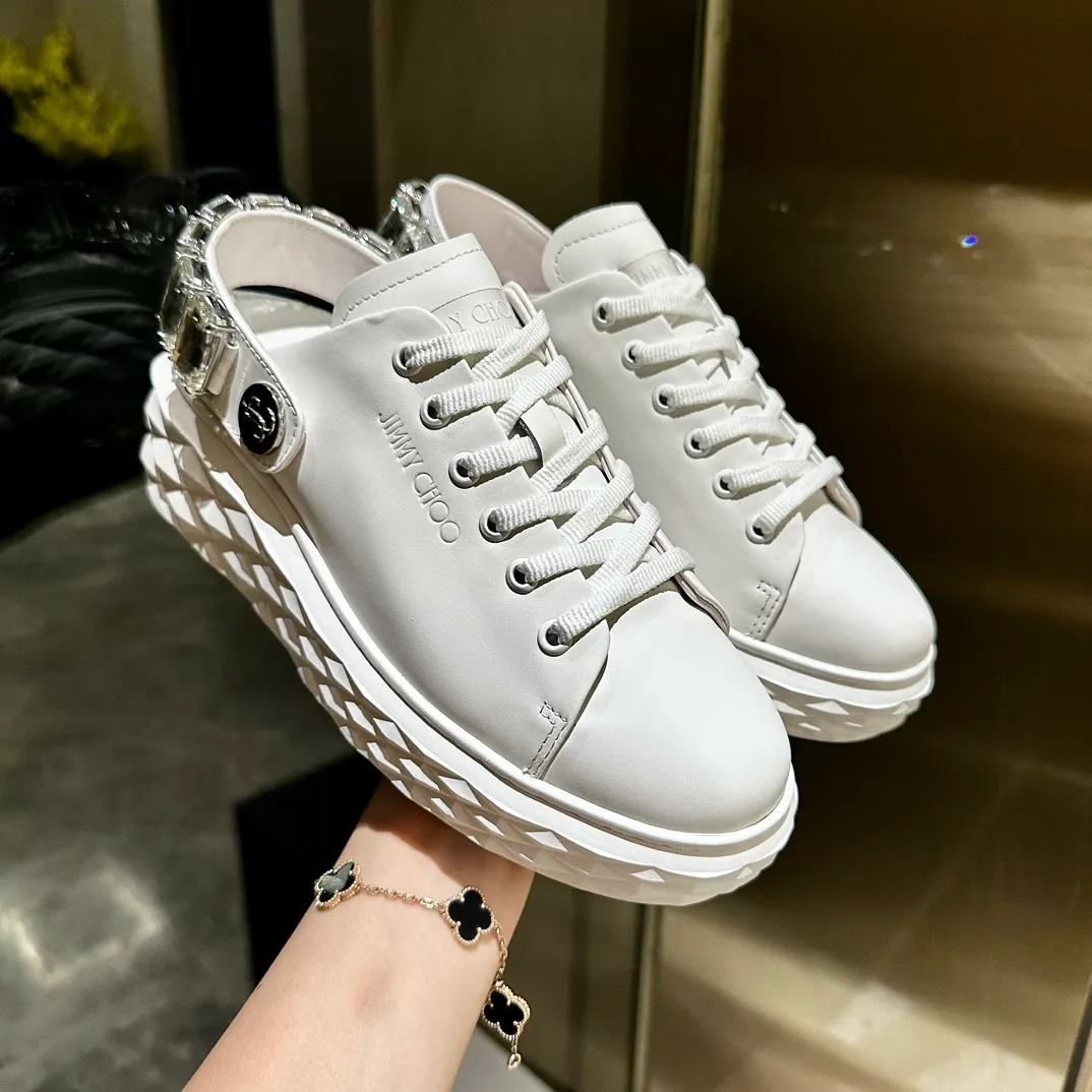 👟👟Ex-factory price 720👟👟 New JIMMY CHOO, exclusive sale, factory price, original large-soled casual white shoes, designed with the latest technology, strong three-dimensional effect👍Multiple technologies are integrated together, subverting fashion, super stylish! The rhinestones look great together. Purely hand-stitched diamonds, one-to-one comparison with the original version. Versatile and trendy, both salty and sweet! 2 ways to wear it! Size: 35-40